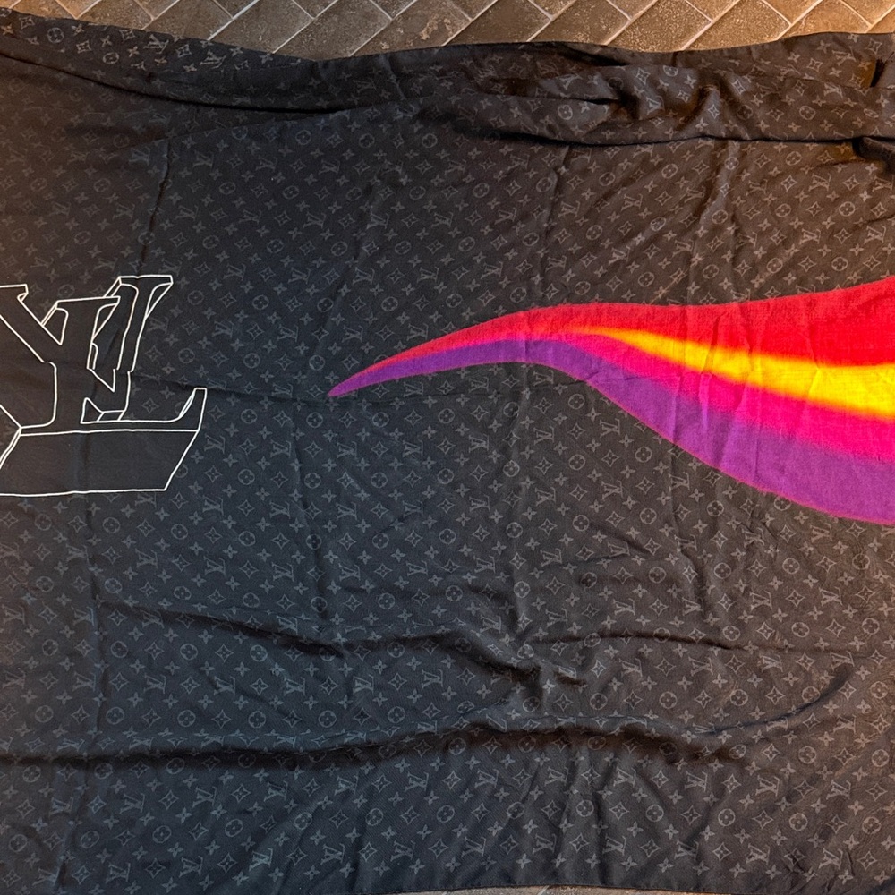 LV X Large Scarf - Picture 3 of 5
